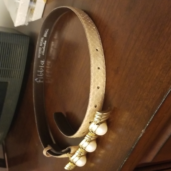 Fibbiol snakeskin belt.  Size small. Cream with golden pearl buckle - Picture 4 of 12